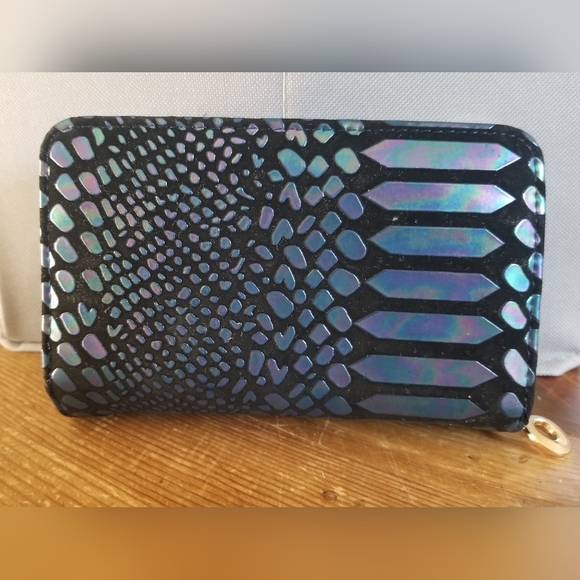 Colorful Iridescent Fold-up Wallet - Picture 2 of 8